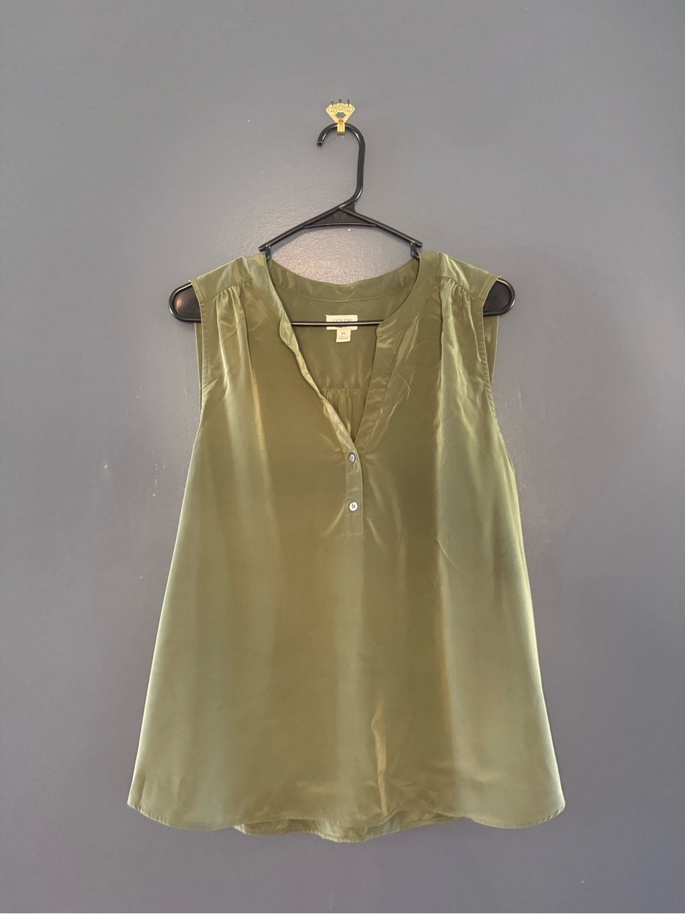 J Crew Sleeveless Olive Green V-Neck Women's Top Loose Fitting Perfect Fit XL